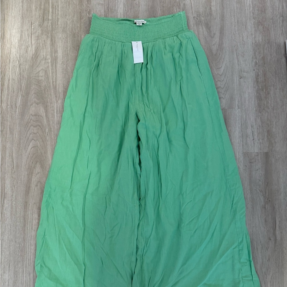 American Eagle Green Flowy Pants size M